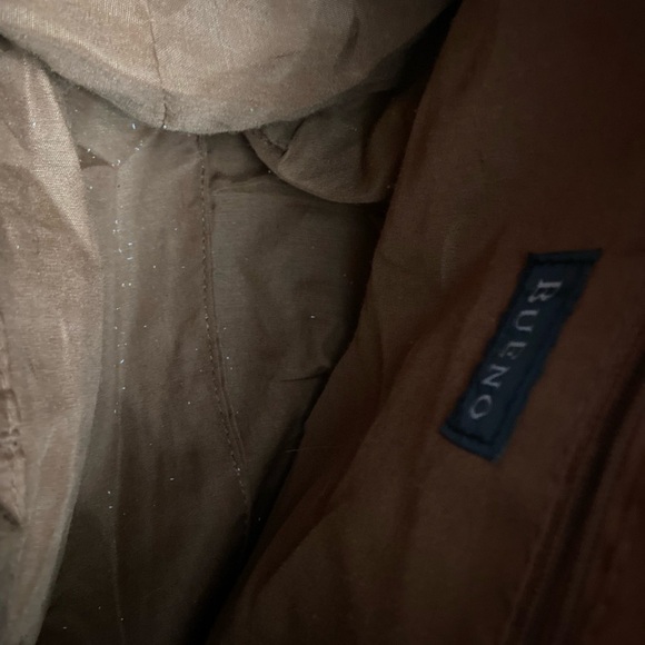 Bueno Handbag | Super Soft | Color Brown Camel | Carried Once |Adjustable Length - Picture 4 of 9